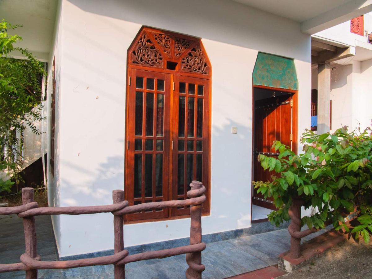 Surfing Guest House Matara Esterno foto