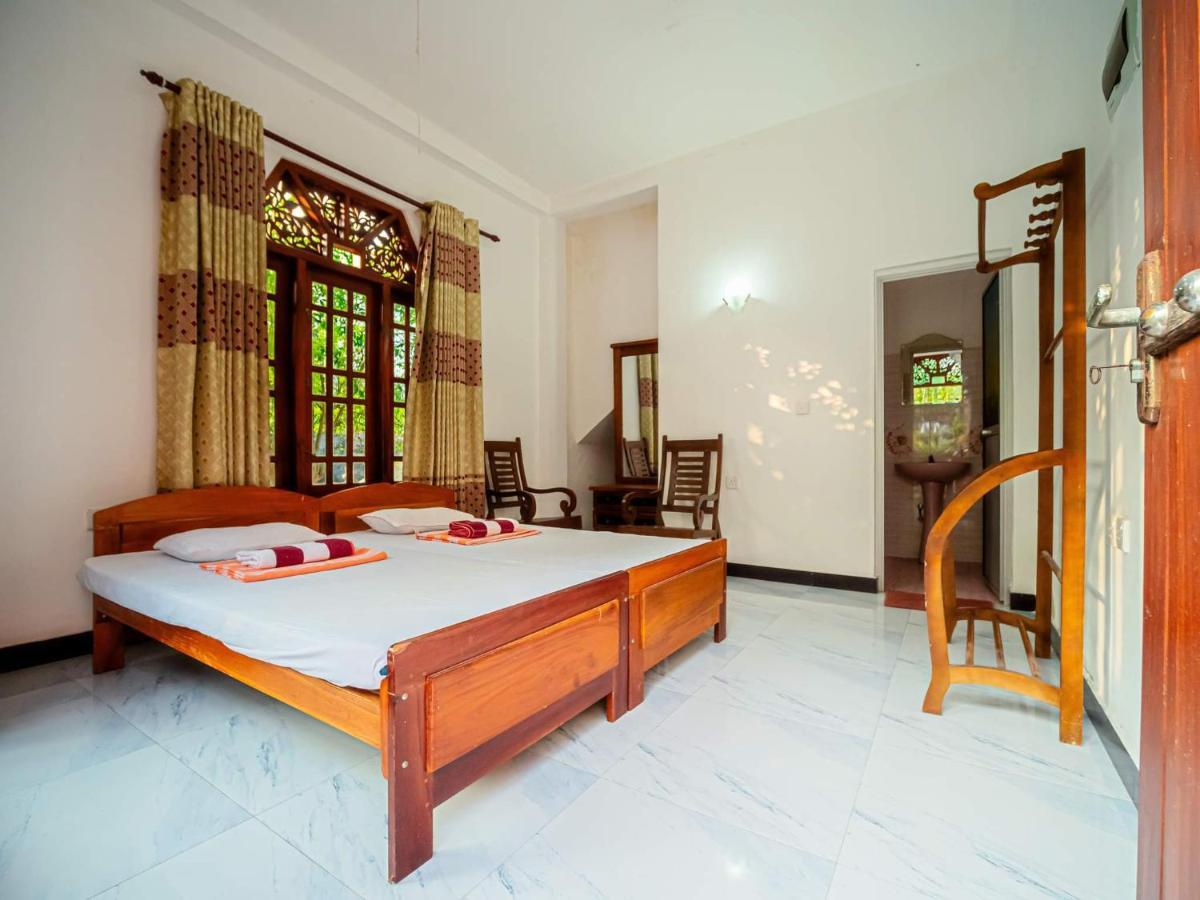 Surfing Guest House Matara Esterno foto