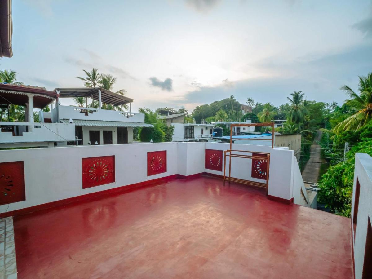 Surfing Guest House Matara Esterno foto