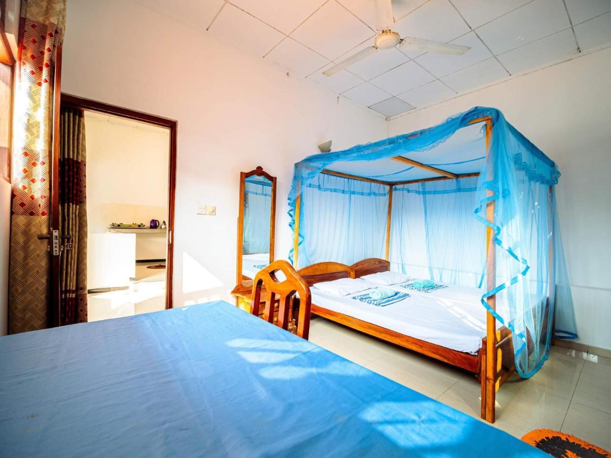 Surfing Guest House Matara Esterno foto