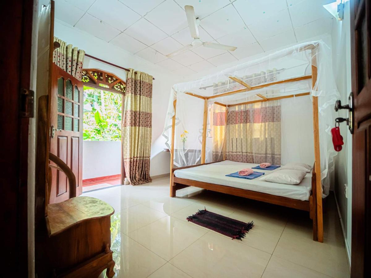 Surfing Guest House Matara Esterno foto