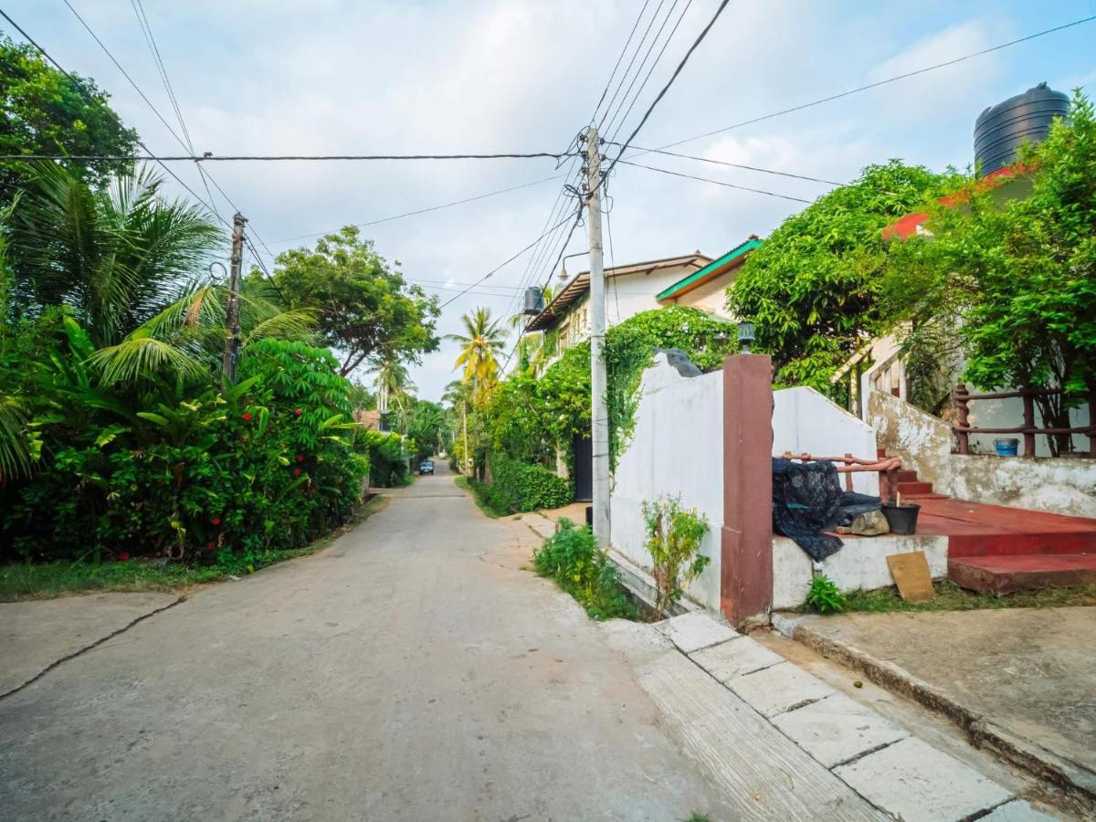 Surfing Guest House Matara Esterno foto