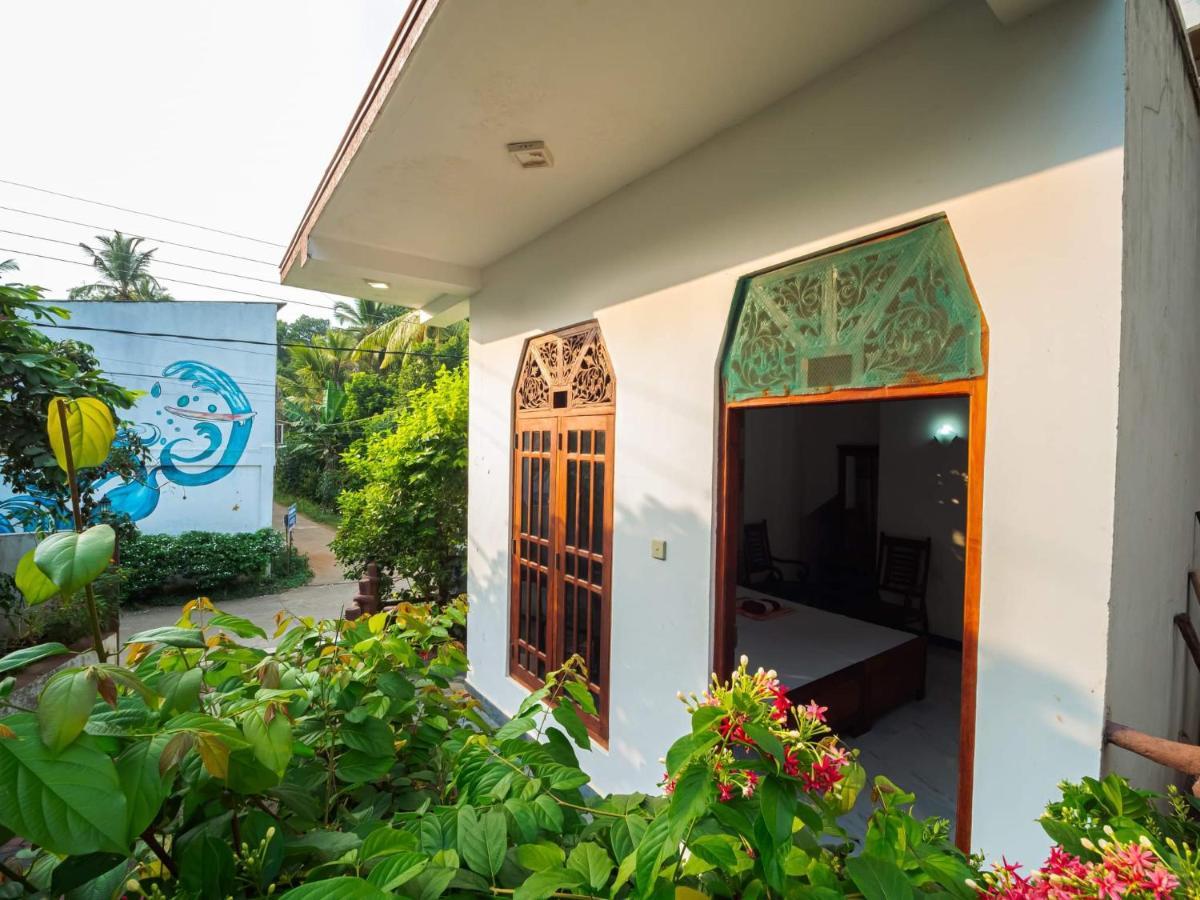 Surfing Guest House Matara Esterno foto